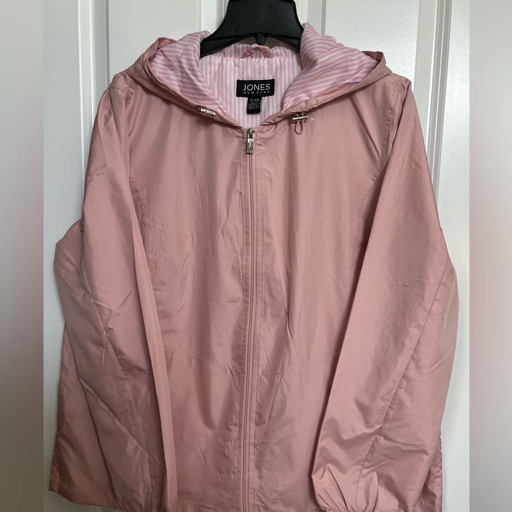 Jones New York lightweight jacket. Pink. Size XL. NWT